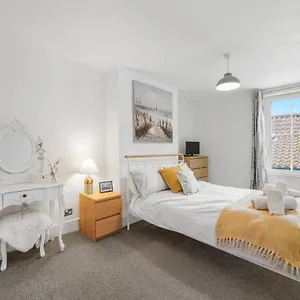30 Percent Off! The Gem - 4 Bedrooms Apartment